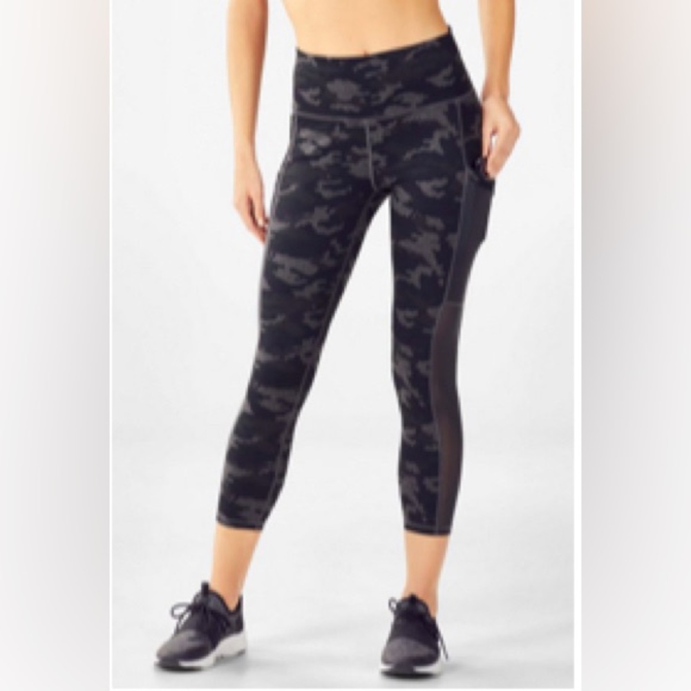 Camo capri leggings